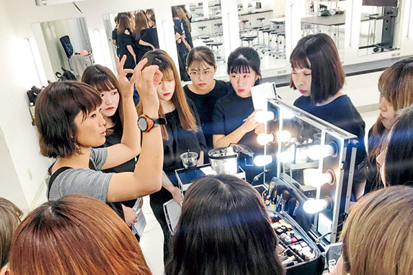 ヘアメイク実習